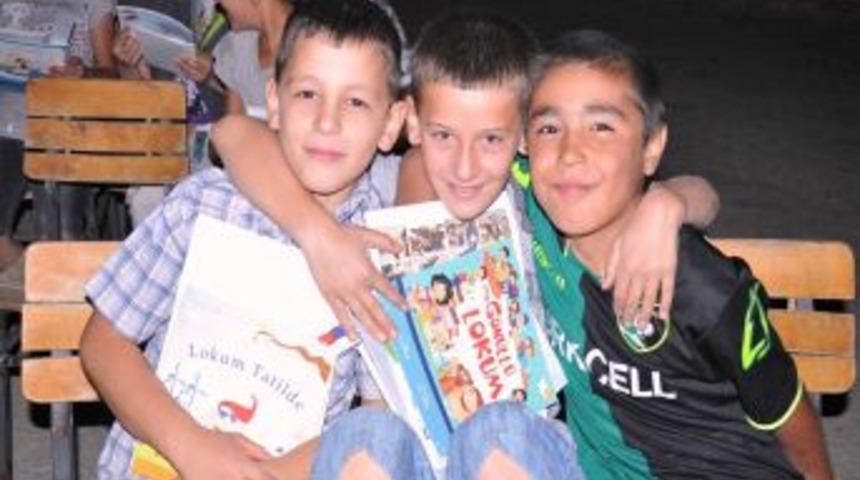 Denizli'nin K&ouml;ylerinde Yazlık Nostaljik Film Keyfi Devam Ediyor