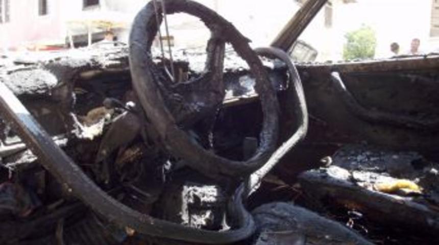 Park Halindeki LPG'li Otomobil Yandı