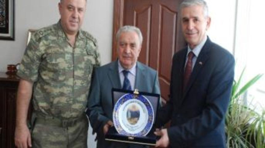 Emniyete Katkılarından Dolayı Vali Sodan&rsquo;a Plaket