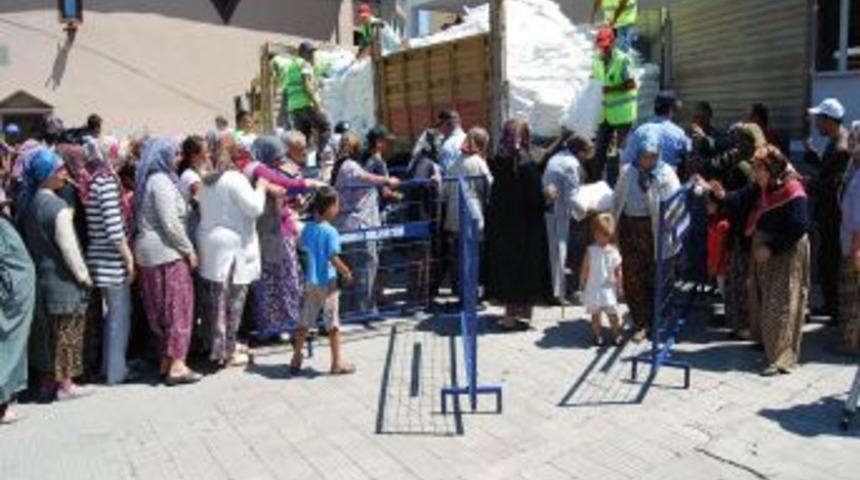 Sındırgı Belediyesi 20 Ton Un Dağıttı