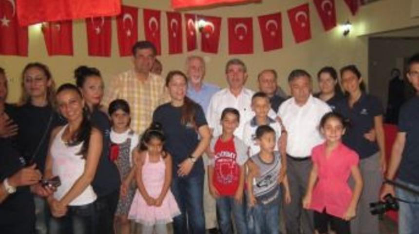 &Ccedil;ocuk Yuvası&rsquo;ndaki &Ccedil;ocukları Sevindirdiler