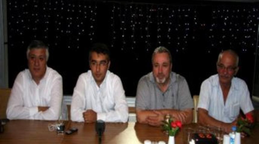 Eskişehir Gen&ccedil;lik Hizmetleri Ve Spor İl M&uuml;d&uuml;r&uuml; H&uuml;seyin Aksoy Spor Basını İle İftarda Buluştu