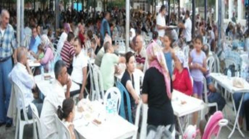 Kiraz Belediyesi&rsquo;nin İftar Yemeğine Katılım Yoğun Oldu