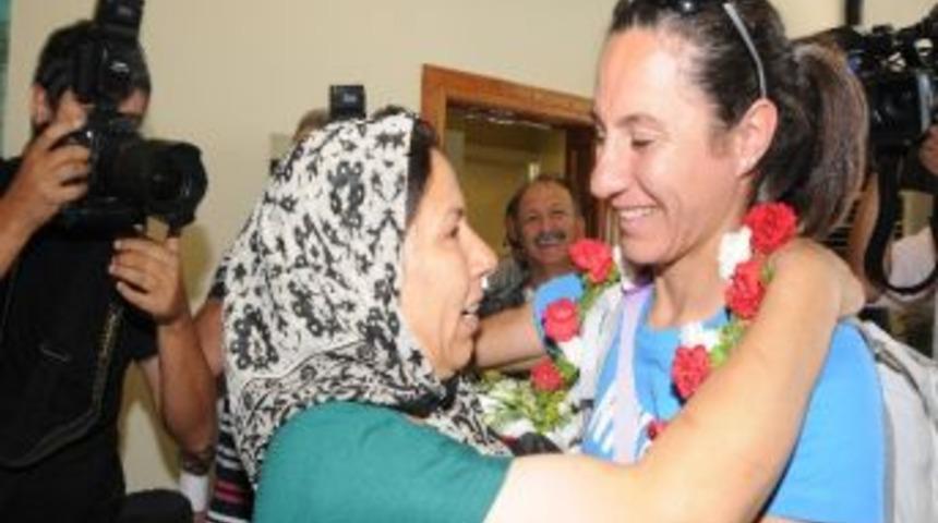 Olimpiyat Şampiyonuna Coşkulu Karşılama