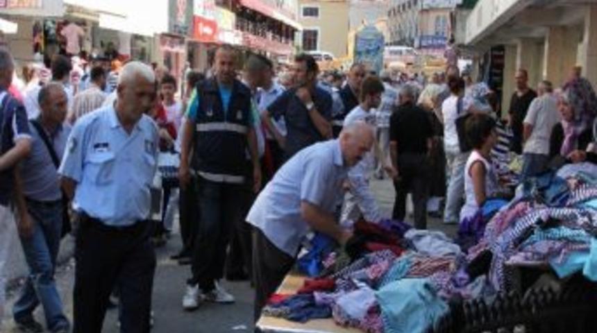 Zabıtadan Bayram &Ouml;ncesi Seyyar Satıcı Operasyonu