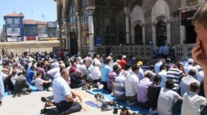 Yozgat&rsquo;ta Ramazan&rsquo;ın Son Cumasında Camiler Doldu Taştı