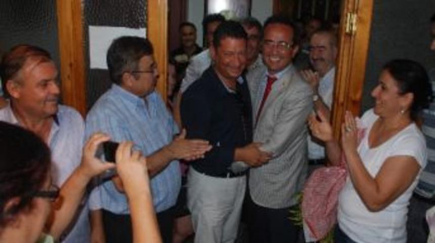 Chp Genel Başkan Yardımcısı Tezcan, Partisinin İl Başkanlığını Ziyaret Etti