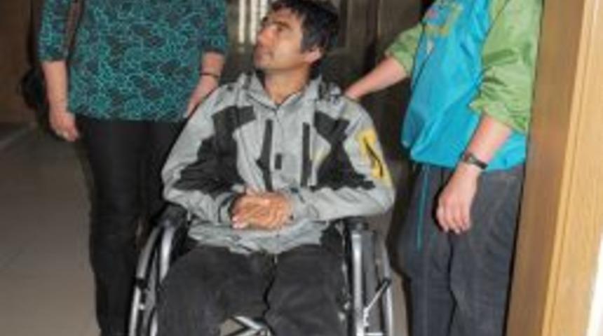 Tekerlekli Sandalyeye Bağlı Kalan Eşine Bakmak I&ccedil;in Yardım Bekliyor