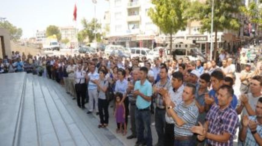 Belediye Başkanı &Ouml;zlem &Ccedil;er&ccedil;ioğlu Personeliyle Bayramlaştı