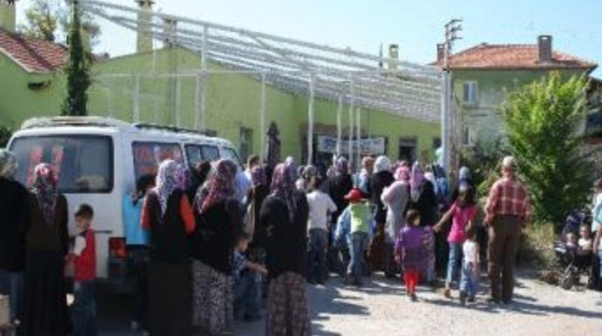 Beyşehir&rsquo;de Dar Gelirlilerin Bayramlıkları G&ouml;l Feneri&rsquo;nden