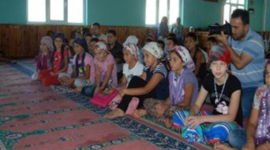 Yaz Kuran Kursunda Başarılı Olan &Ouml;ğrencilere Hediye Yağdı