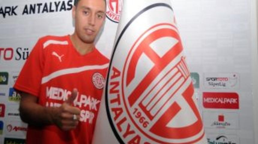 Medical Park Antalyaspor, İsmail Aissati İle 4 Yıllık S&ouml;zleşme İmzadı