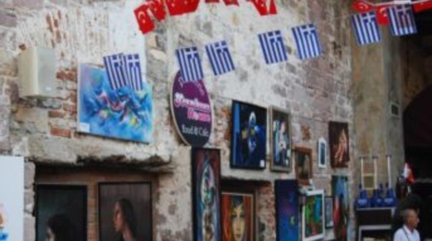 T&uuml;rk-yunan Resim Heykel Sergisinde G&uuml;vercinler Barış İ&ccedil;in U&ccedil;tu