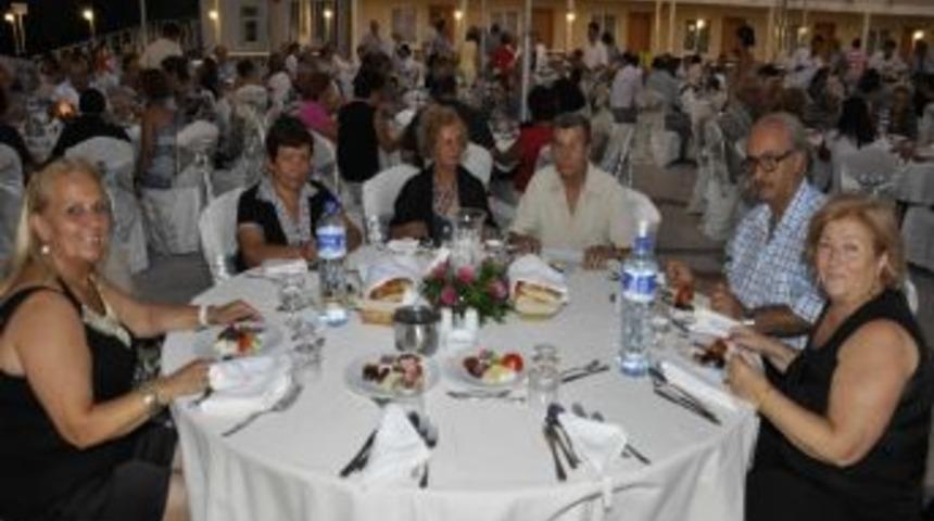 Chp Kuşadası İl&ccedil;e &Ouml;rg&uuml;t&uuml;&rsquo;nden Yaşlı &Uuml;yelere İftar