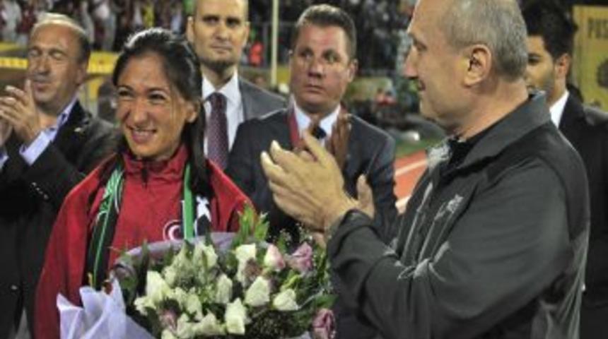 Gamze Bulut, Eskişehirsporlu Taraftarlarla Buluştu