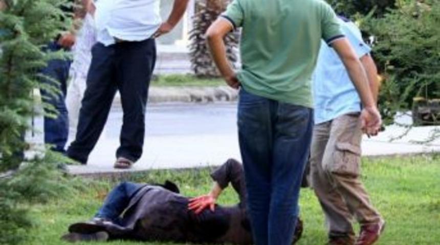 Boşanmak İsteyen Eşini 8 Yerinden Bı&ccedil;akladı