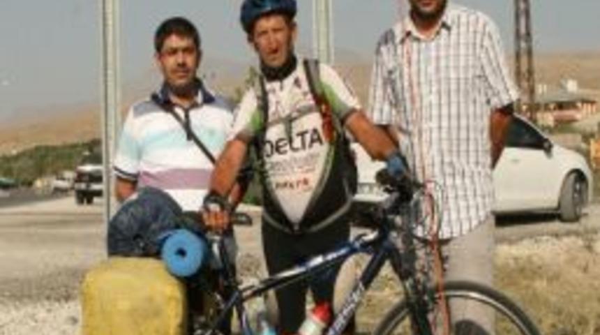 Bisikletiyle T&uuml;rkiye Turuna &Ccedil;ıkan Gezegen Cemal Van&rsquo;a Ulaştı