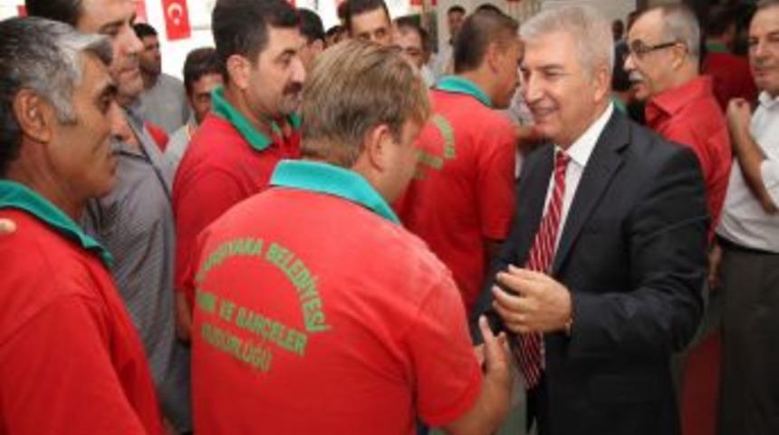 Karşıyaka Belediyesi'nde Vasıfsız Iş&ccedil;i Bin Lira Maaş Alacak