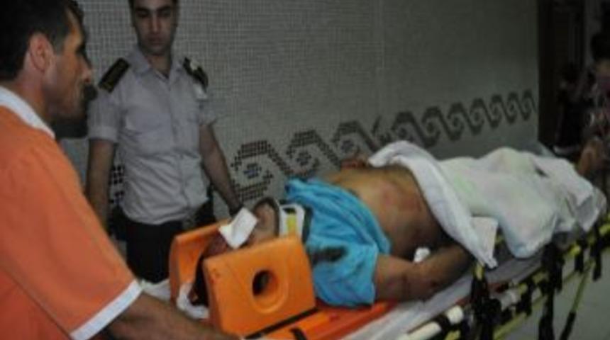 Otomobil Motosiklete &Ccedil;arptı: 1 Yaralı