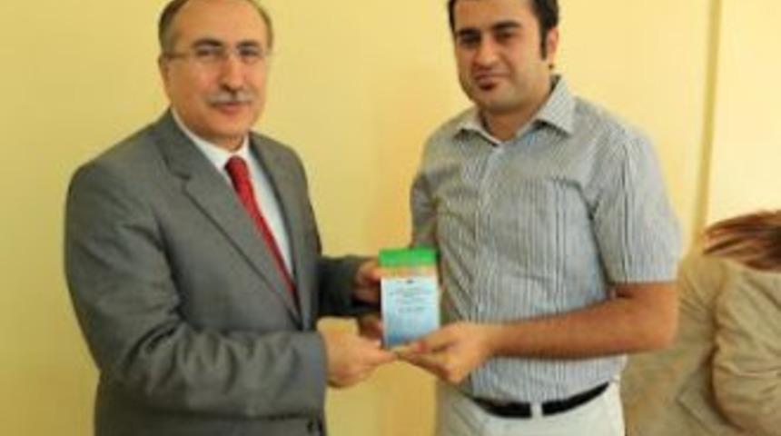 Vali Savaş'tan Katpatuka Film'e Plaket