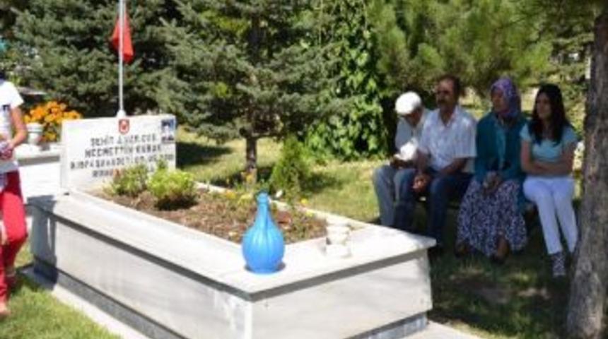 Şehit Aileleri Oğullarının Mezarını Ziyaret Etti