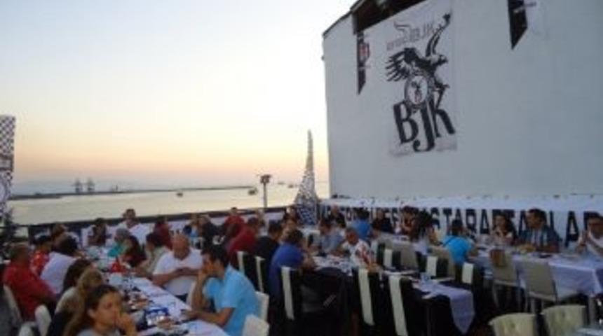Beşiktaş Taraftarları İftar Yemeğinde Buluştu