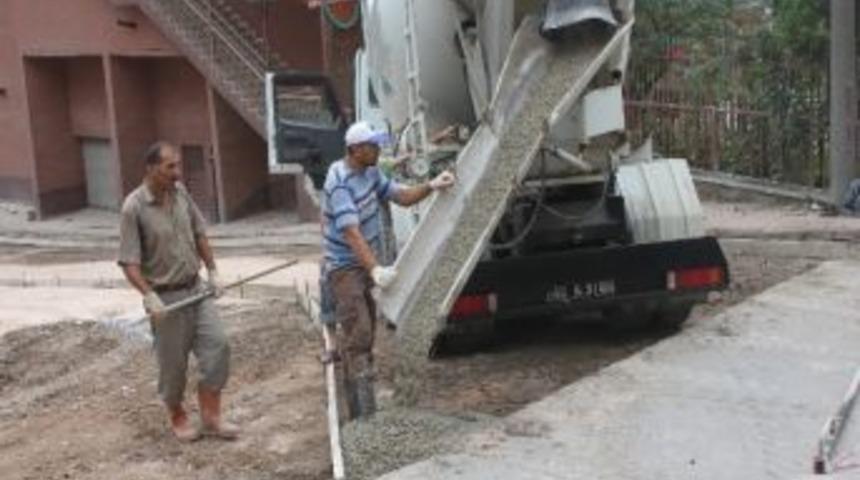 Belediye Beton Yol &Ccedil;alışmalarına Hız Verdi