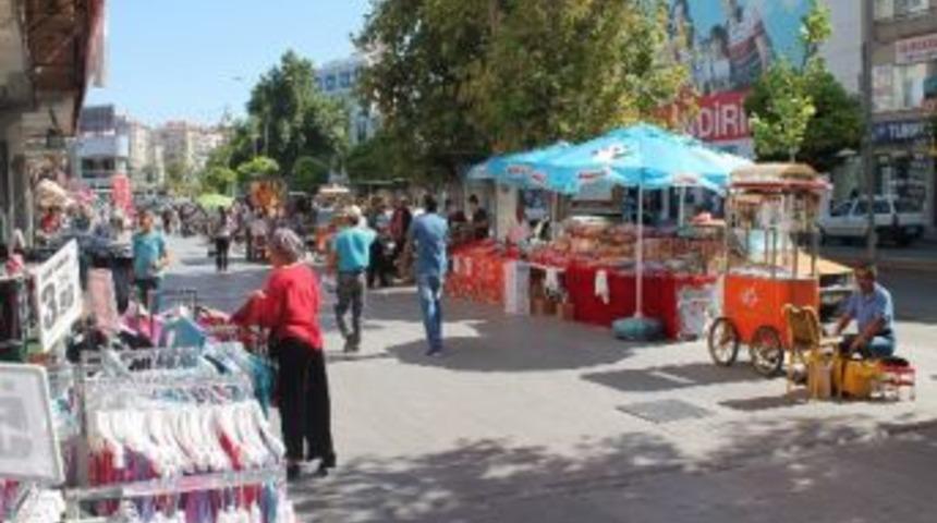 Bayram &Ouml;ncesi İşportajılar Sokakları Hareketlendirdi
