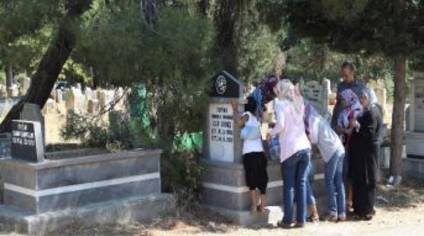 Mezarlıklara Bayram Ziyareti