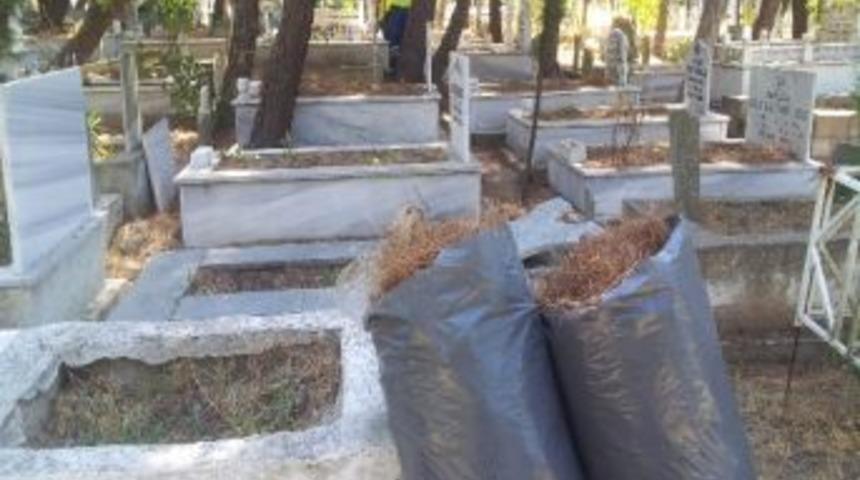Mezarlıklarda Bayram Temizliği