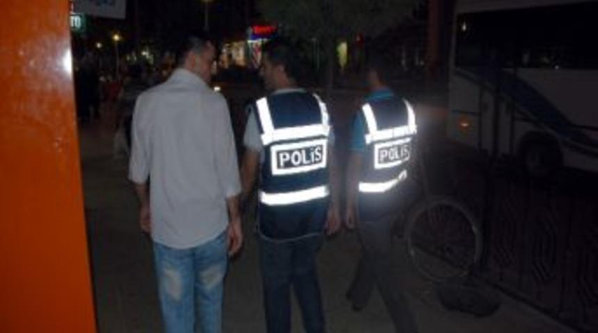 Polis Ekipleri Sivil Kıyafetleriyle Halkın Arasına Karıştı