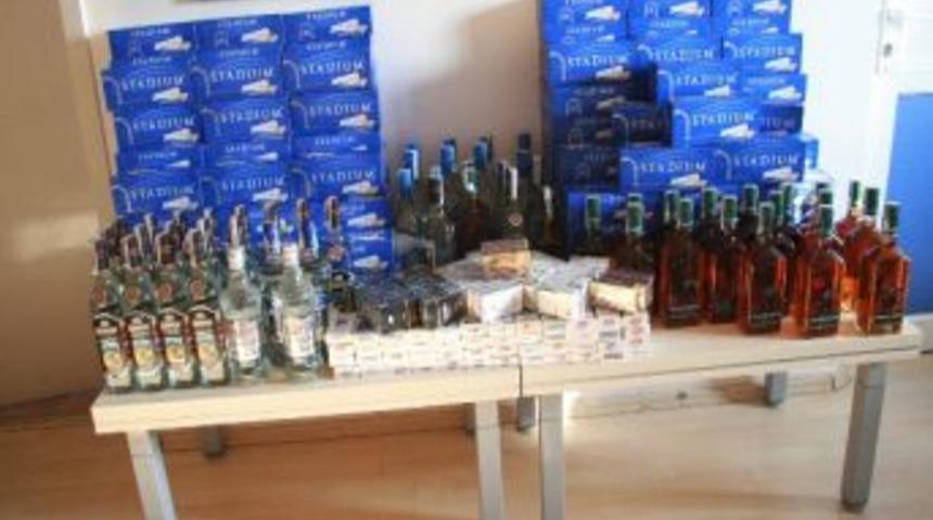 Polisten Ka&ccedil;ak İ&ccedil;ki Ve Sigara Operasyonu