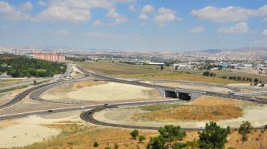 Zırhlı Birlikler &Ouml;n&uuml;ndeki K&ouml;pr&uuml;l&uuml; Kavşak Hizmete Girdi