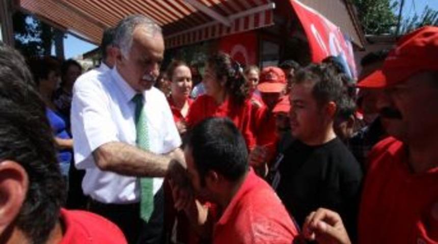 Bayraklı Belediye Başkanı Hasan Karabağ, Belediye Personeliyle Bayramlaştı