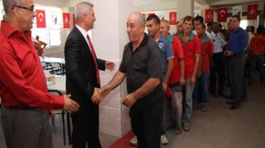 Karşıyaka Belediye Başkanı Cevat Durak&rsquo;tan İş&ccedil;ilerine İki Bayram M&uuml;jdesi