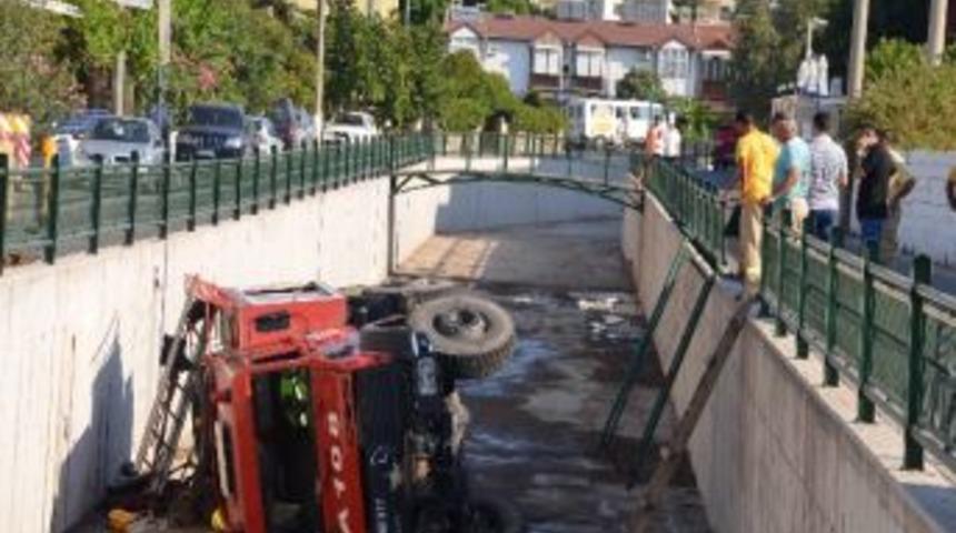 Marmaris'te Araz&ouml;z Su Kanalına D&uuml;şt&uuml;