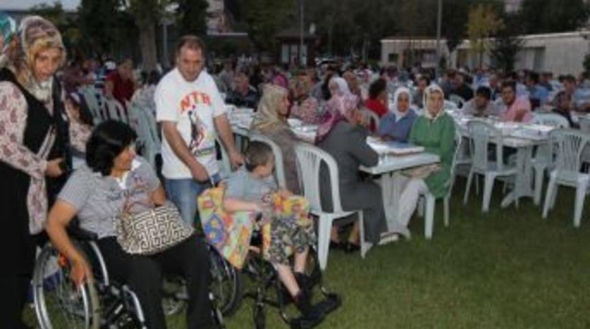 Engellilere &Ouml;zel Iftar Programı