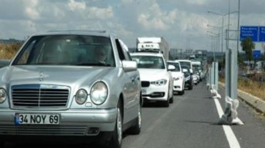 K&ouml;pr&uuml;den Ka&ccedil;arken Trafik &Ccedil;ilesine Yakalandılar