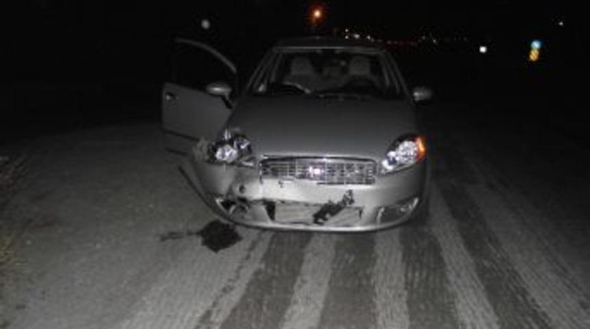 Kulu&rsquo;da Otomobil K&ouml;peğe &Ccedil;arptı