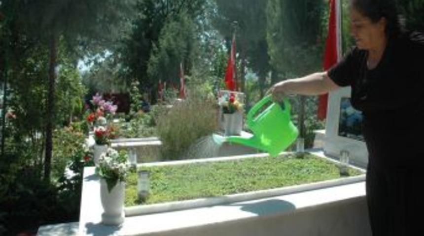 Şehit Aileleri, Bayramı Şehitliklerde Buruk Karşıladı