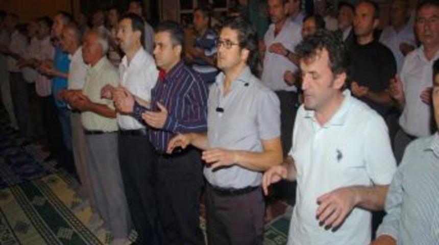 Belde Sakinleri Yağmur Duasına &Ccedil;ıktı