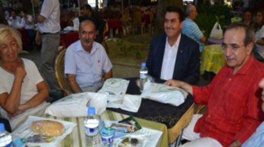 Başkan D&uuml;ndar İftariyelik Dağıttı