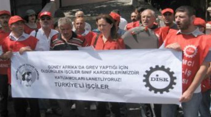 G&uuml;ney Afrika'daki Iş&ccedil;i &Ouml;l&uuml;mlerini Protesto Ettiler