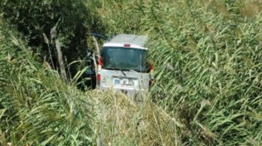 Kontrolden &Ccedil;ıkan Pikap Sazlık Alana Girdi: 3 Yaralı