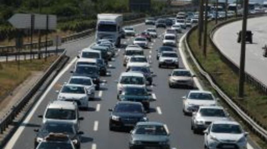 Kocaeli TEM Otoyolu'nda Trafik Durma Noktasına Geldi