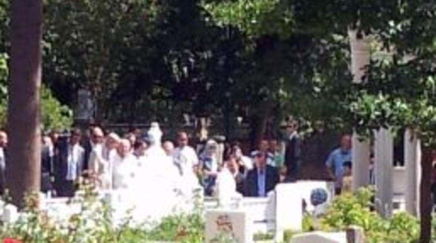 Başbakan Erdoğan&rsquo;dan Kabir Ziyaretleri