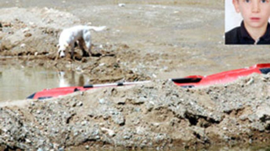 K&uuml;&ccedil;&uuml;k &ccedil;ocuk g&ouml;lette boğuldu