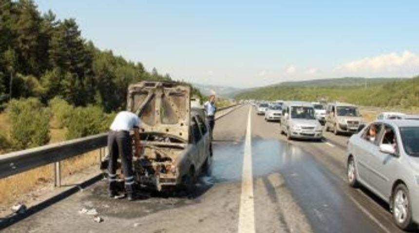 Bayram Ziyaretine Geldi Aracı Alev Aldı