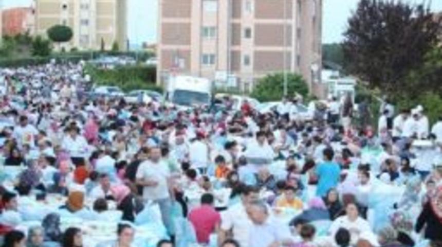 B&uuml;y&uuml;kşehir Son İftarında Yenikentlilerle Buluştu
