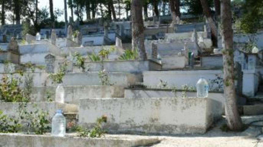 &Ccedil;atalzeytin&rsquo;de Mezarlıklar Bayram Ziyareti İ&ccedil;in Hazırlandı